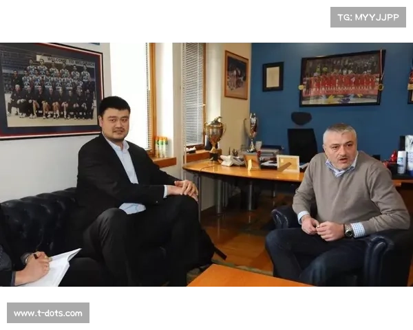 拉梅尔鲍尔三球昵称背后的含义与篮球文化深度解析 拉梅尔鲍尔三球昵称背后的含义与篮球文化深度解析